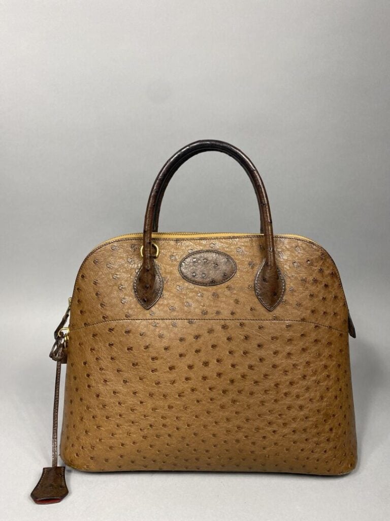 HERMÈS - Sac « Bolide 35 » en autruche tabac bicolore, double poignée en autruc…
