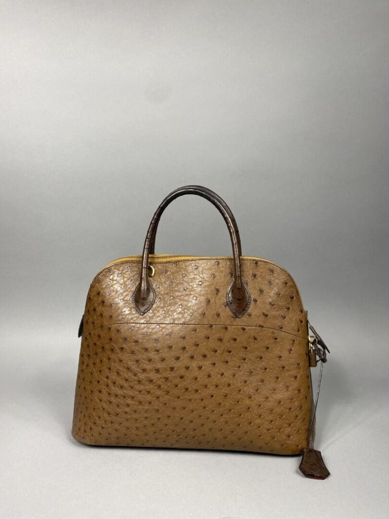 HERMÈS - Sac « Bolide 35 » en autruche tabac bicolore, double poignée en autruc…