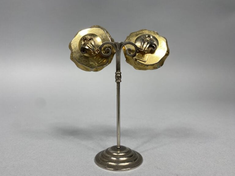 JACKY DE G. - Paire de clips d'oreille en métal doré à motif d'étoile sertie de…