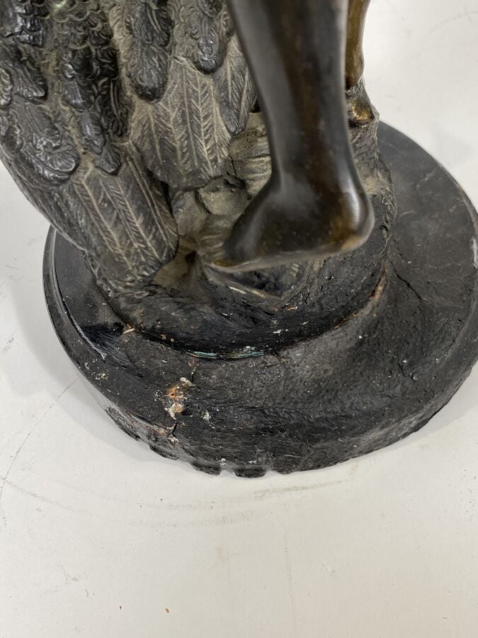 La gardeuse d'oies - Sculpture en métal patiné sur un socle accidenté - Hauteur…