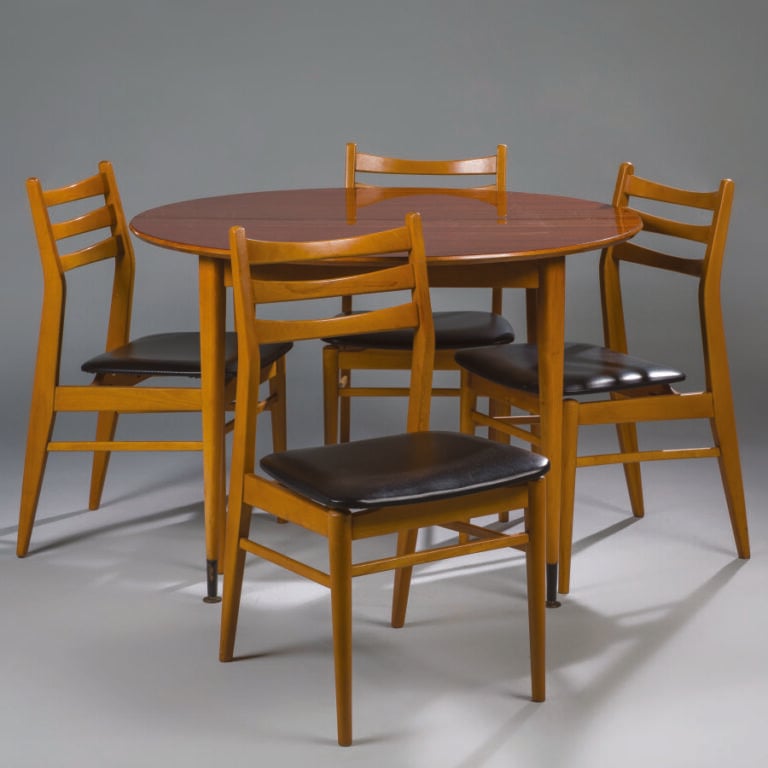 LA MAISON DANOISE - Table de salle à manger en bois verni circulaire à quatre -…