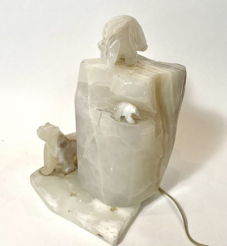 LAMPE en pierre dure blanche « ours sur la banquise » (accident à une patte) -…