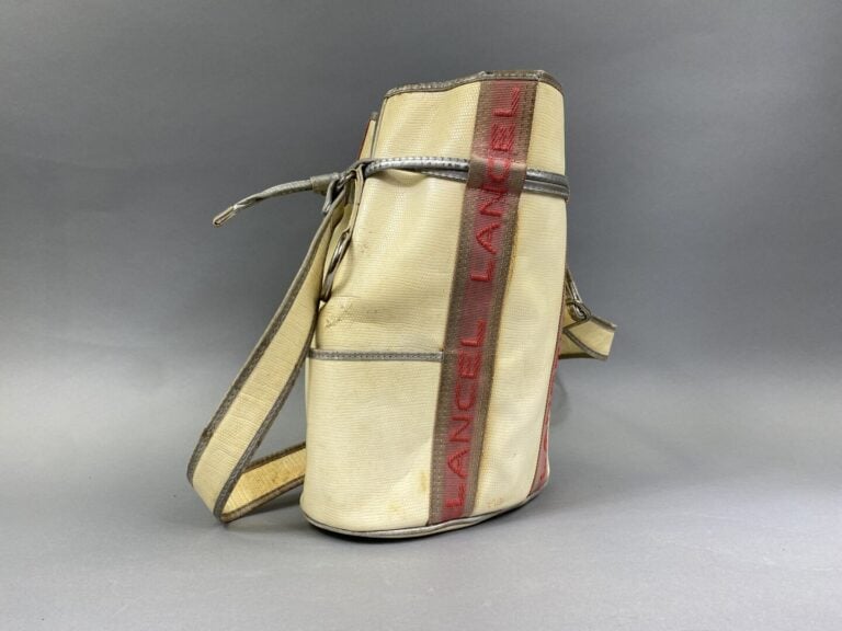 LANCEL - Sac seau en cuir crème et argenté, bande en tissu rose siglees Lancel,…