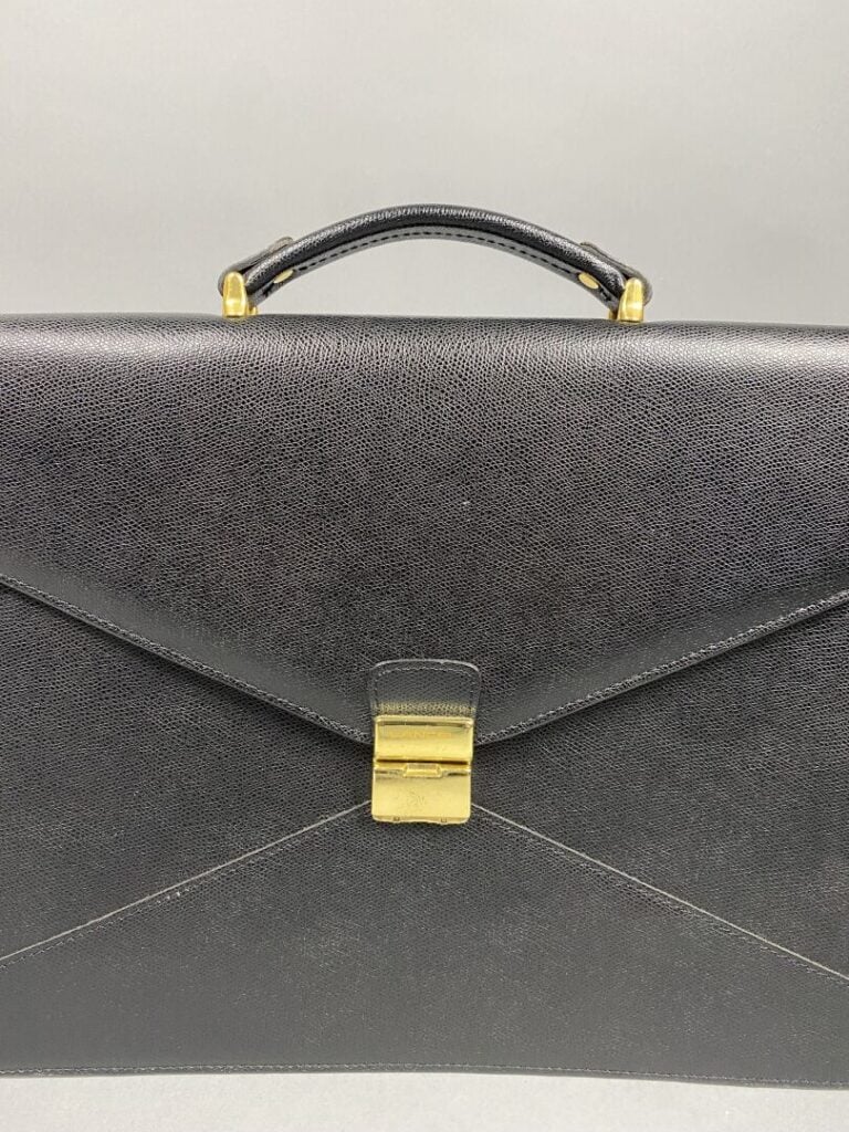 LANCEL - Sacoche en cuir noir grainé