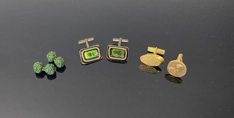 LANVIN Paris - Lot de trois pochettes homme, l'une en soie verte, les autres en…