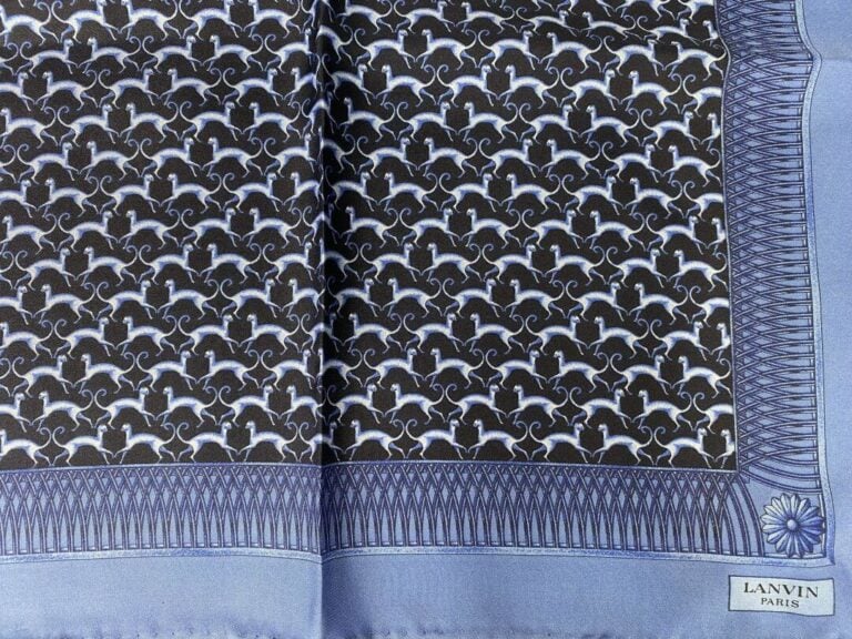 LANVIN Paris - Lot de trois pochettes homme, l'une en soie verte, les autres en…