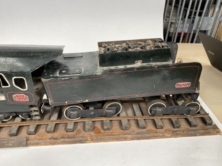 Locomotive et son tender SNCF 232UT PDS129T de 1949 - Sur un rail (accidents, r…