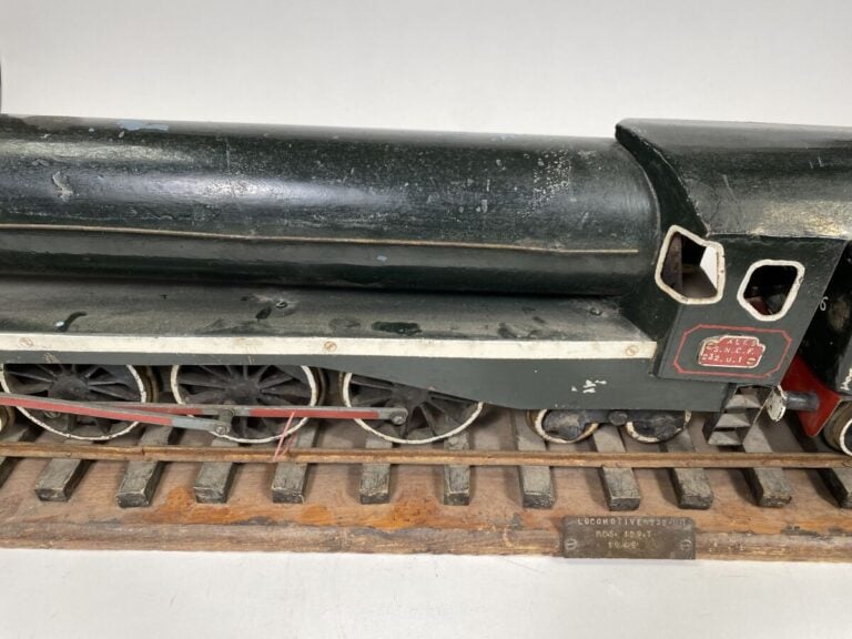 Locomotive et son tender SNCF 232UT PDS129T de 1949 - Sur un rail (accidents, r…