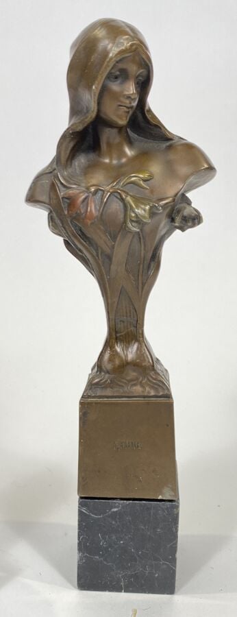Lot de 3 sculptures : lévrier en métal patiné noir, « Ethne », buste de femme (…