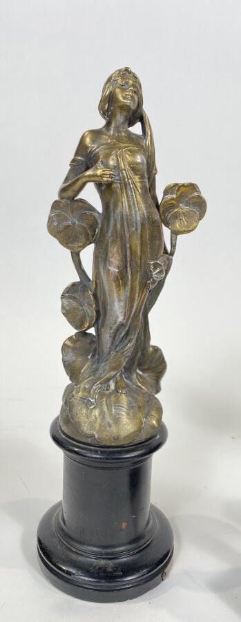 Lot de 3 sculptures : lévrier en métal patiné noir, « Ethne », buste de femme (…