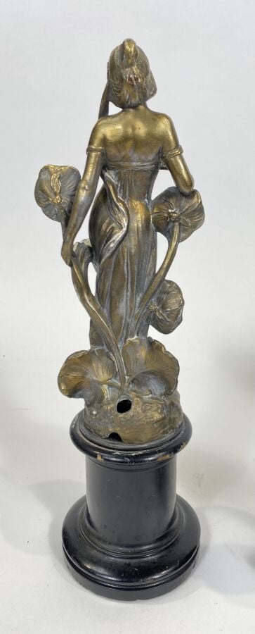 Lot de 3 sculptures : lévrier en métal patiné noir, « Ethne », buste de femme (…