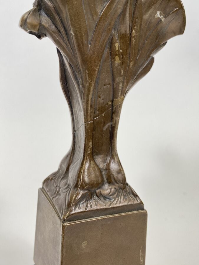 Lot de 3 sculptures : lévrier en métal patiné noir, « Ethne », buste de femme (…