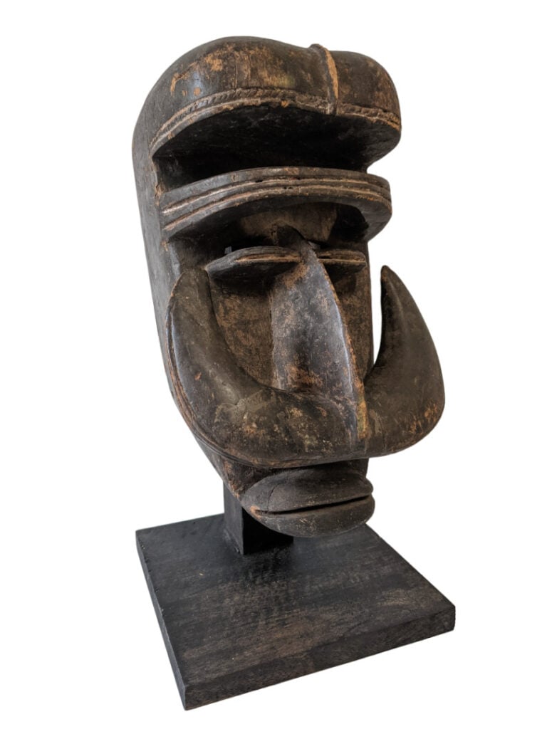 Lot de deux masques : un masque Guéré (Côte d'Ivoire) et un masque Yoruba (Nigé…
