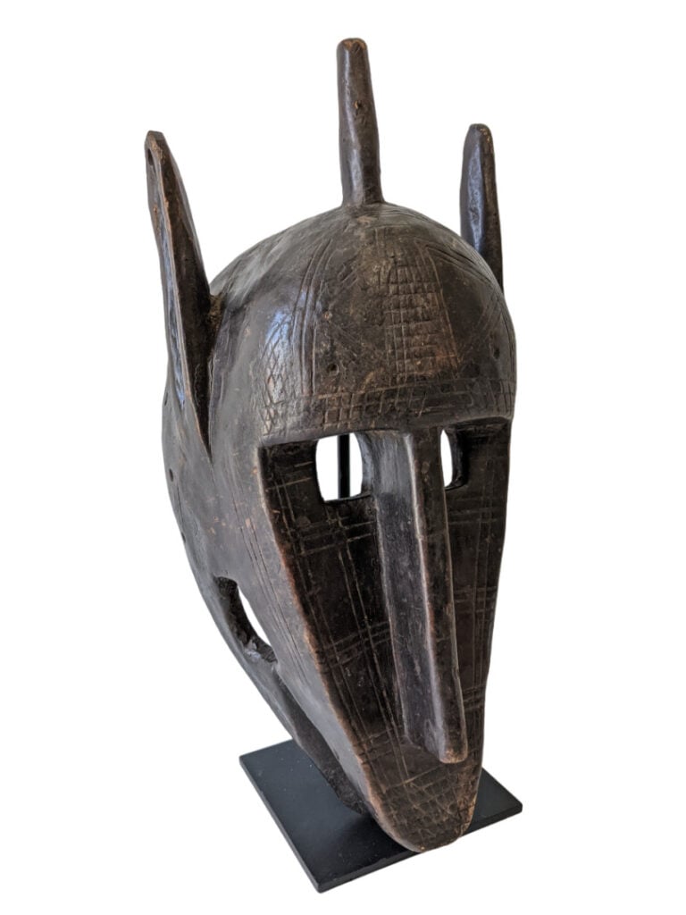 Lot de deux masques : un masque Kuba (République démocratique du Congo) et sa c…
