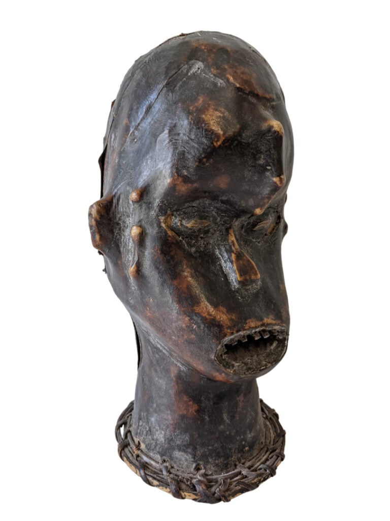 Lot de deux masques : un masque Mama (Nigéria) et un masque simiez Ekoi (Nigéri…