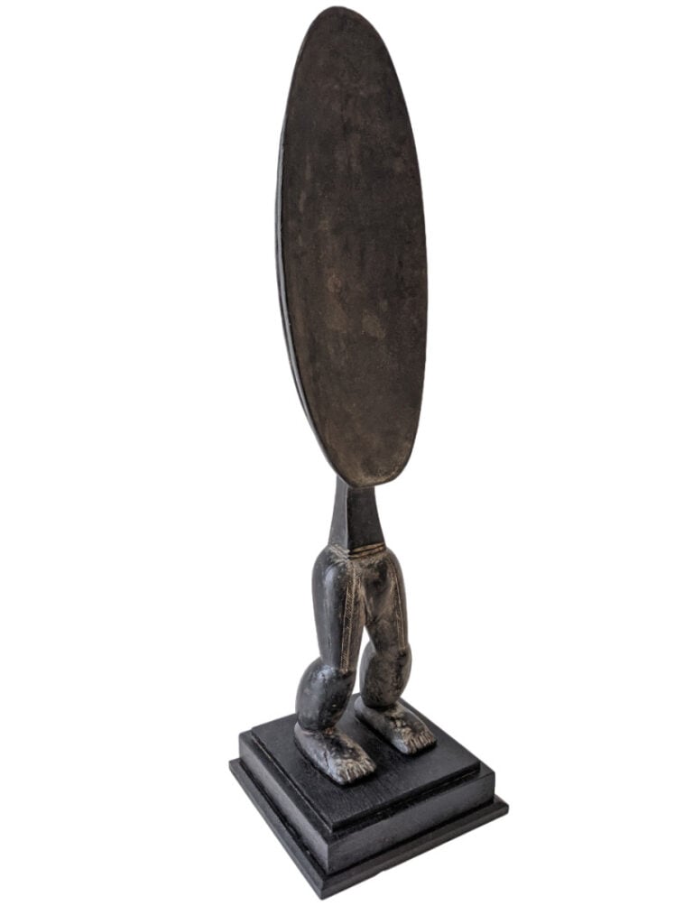 Lot de deux objets : une cuillère Dan (Côte d'Ivoire) et un fétiche Songye (Rép…