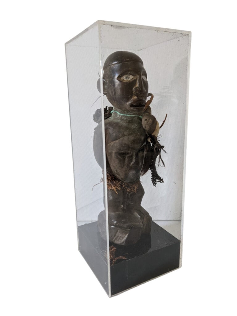 Lot de deux objets : une cuillère Dan (Côte d'Ivoire) et un fétiche Songye (Rép…
