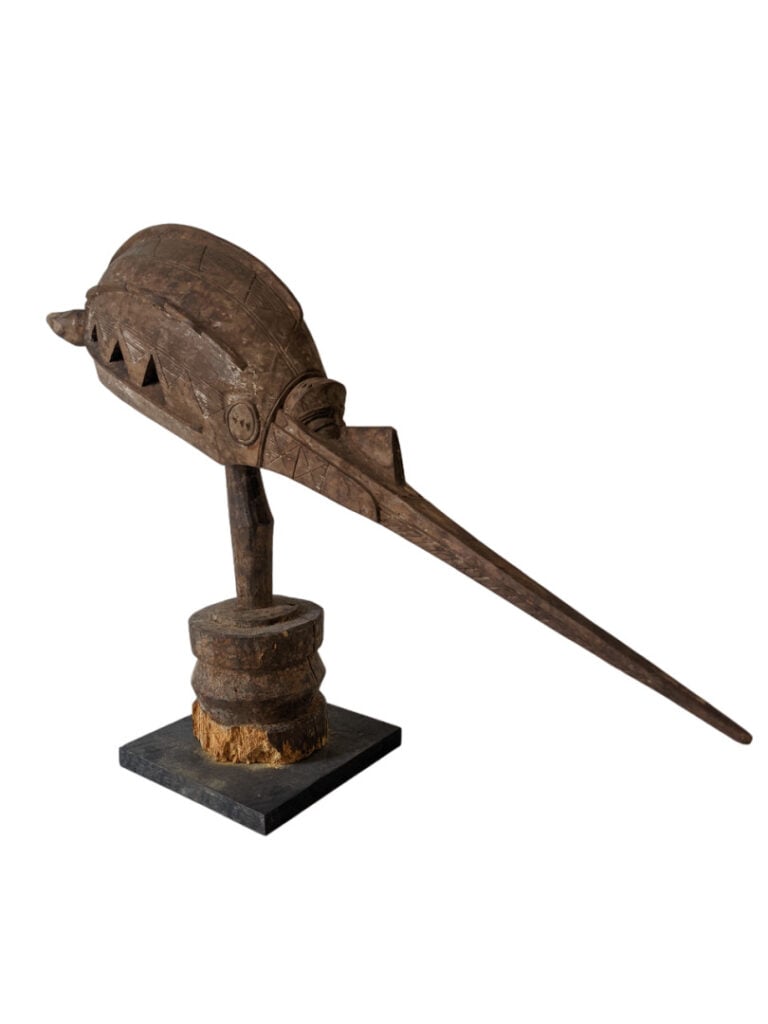 Lot de deux objets : une statue Etiol (Guinée) et un masque Teki (République dé…