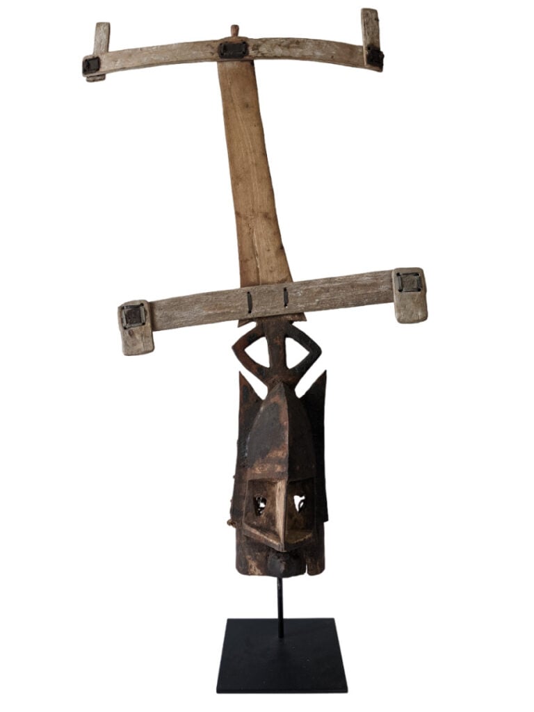 Lot de deux objets : une statuette Yoruba (Nigéria) et un masque Dogon (Mali) a…