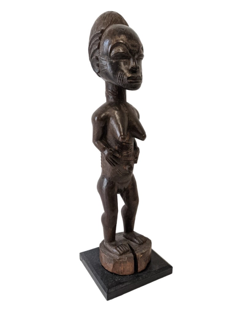 Lot de quatre objets : deux statuettes Baoulé (Côte d'Ivoire), un bronze un bro…