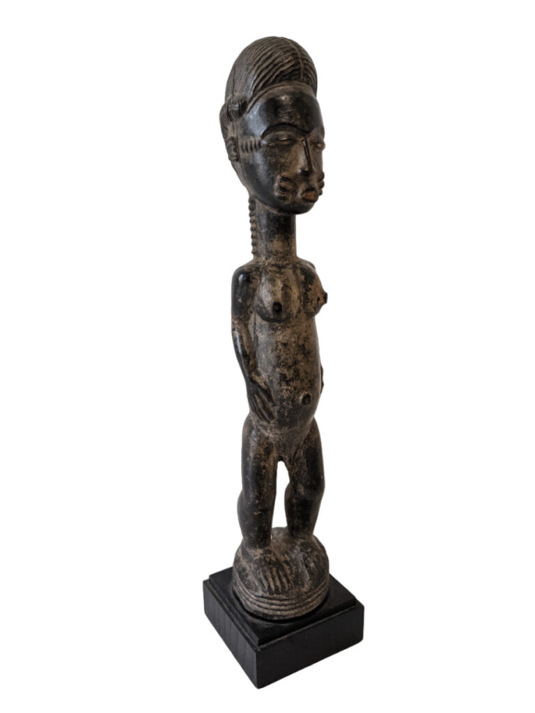 Lot de quatre objets : deux statuettes Baoulé (Côte d'Ivoire), un bronze un bro…