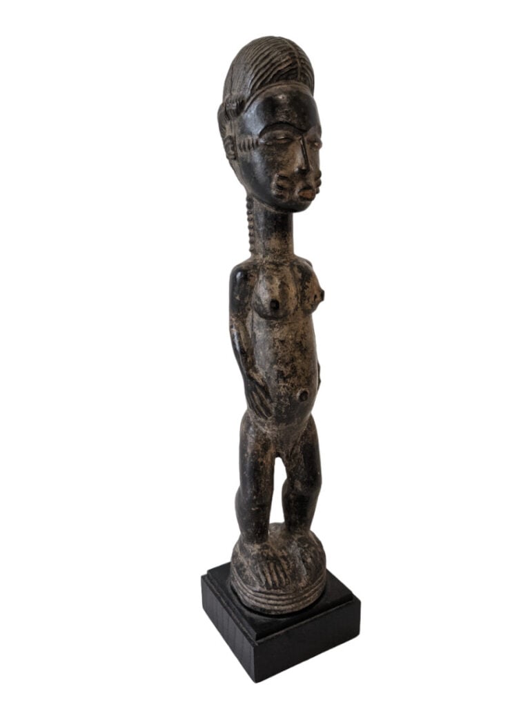 Lot de quatre objets : deux statuettes Baoulé (Côte d'Ivoire), un bronze un bro…