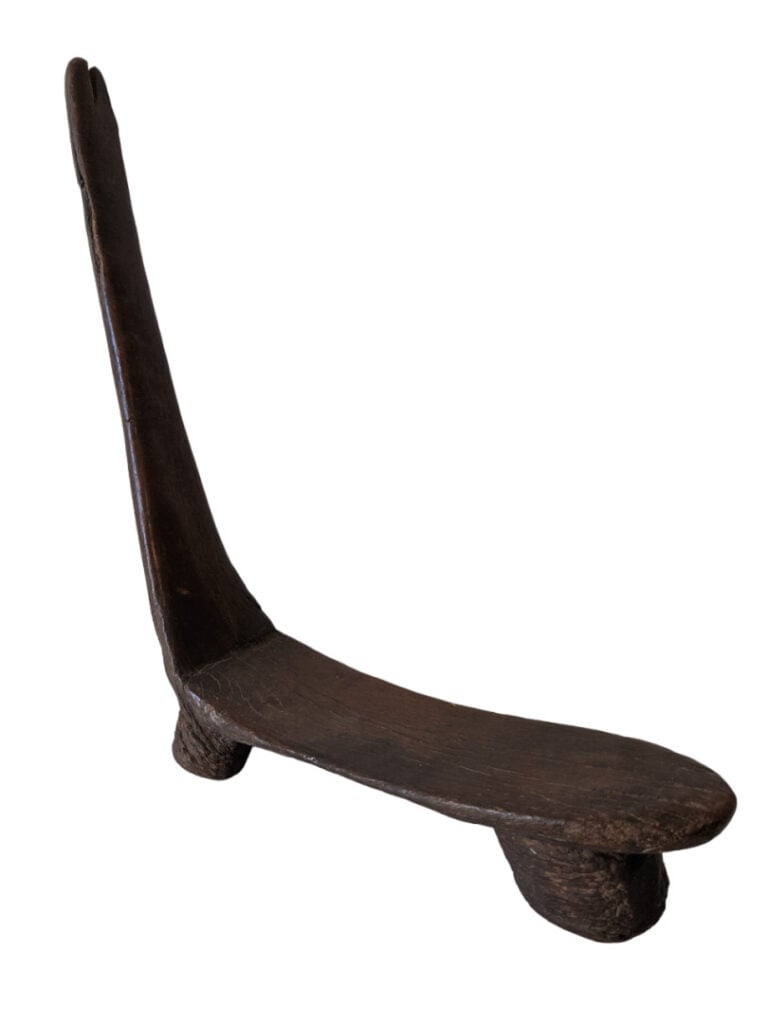 Lot de quatre objets : deux tabourets Ashanti (Ghana), un tabouret Lobi (Burkin…