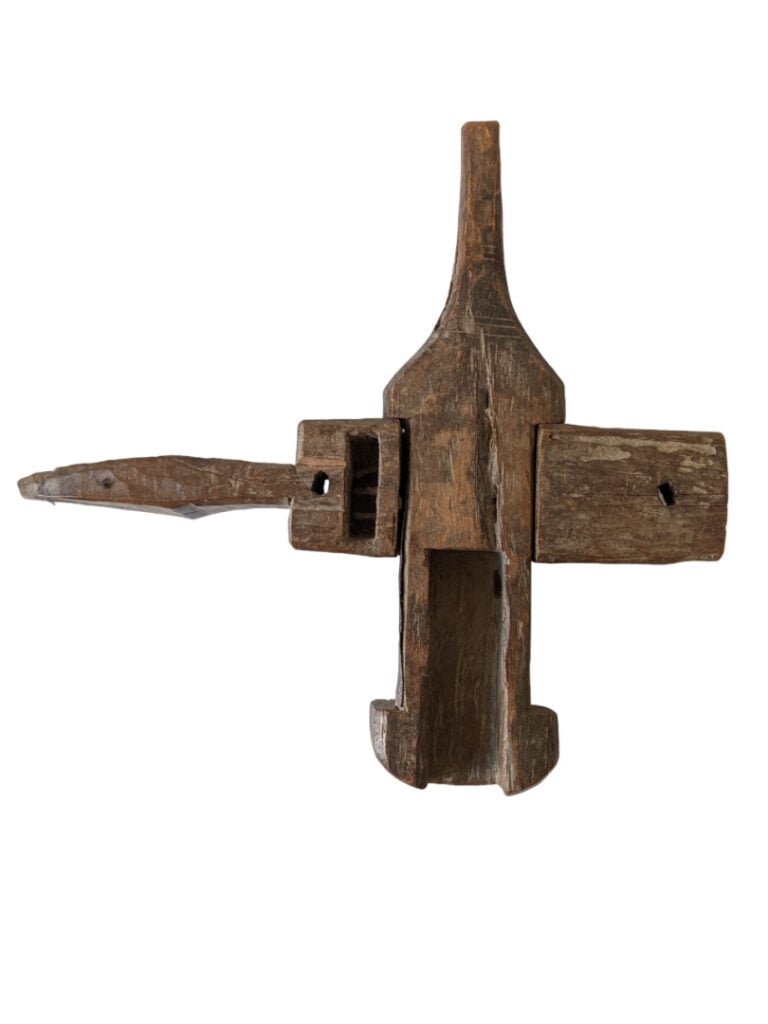 Lot de quatre objets : deux tabourets Ashanti (Ghana), un tabouret Lobi (Burkin…