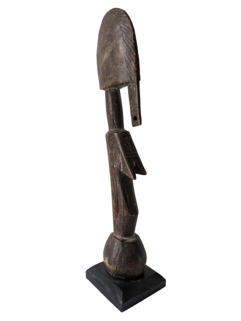 Lot de quatre objets : une cuillère Senoufo (Côte d'Ivoire), une statuette d'un…