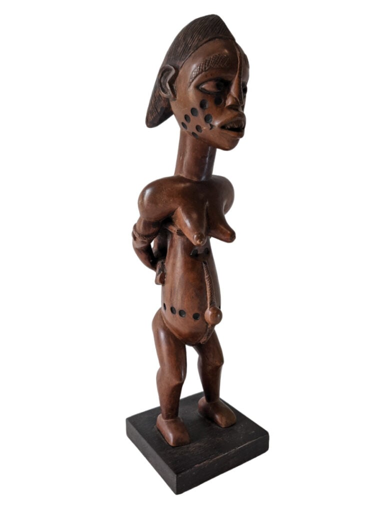 Lot de quatre objets : une cuillère Senoufo (Côte d'Ivoire), une statuette d'un…