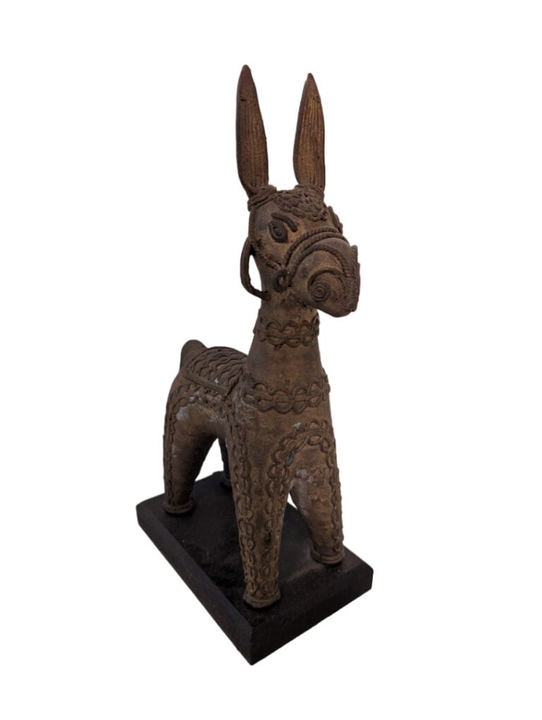 Lot de quatre objets : une poulie Bambara (Mali), un bronze, une pierre d'Océan…