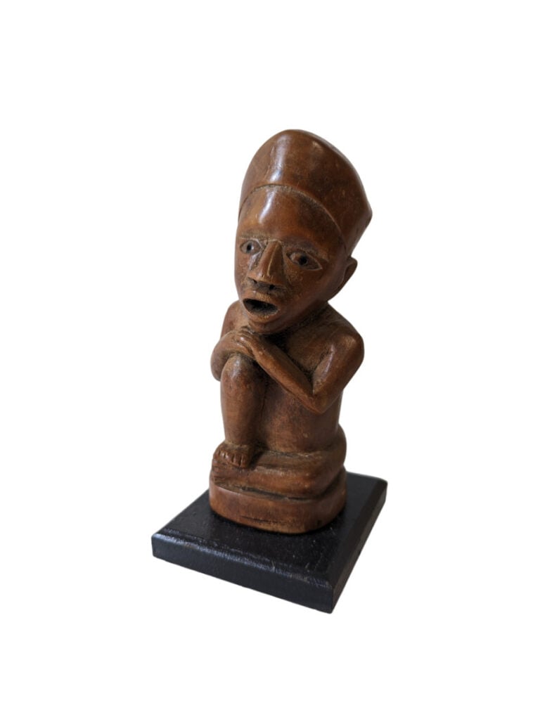 Lot de quatre objets : une statuette Mayombe (République démocratique du Congo)…