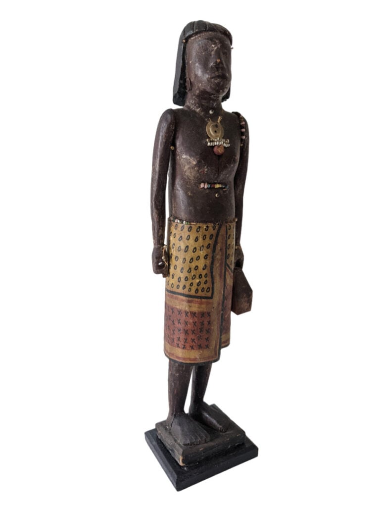 Lot de six objets : une statuette Baoulé (Côte d'Ivoire), un peigne Senoufo (Cô…