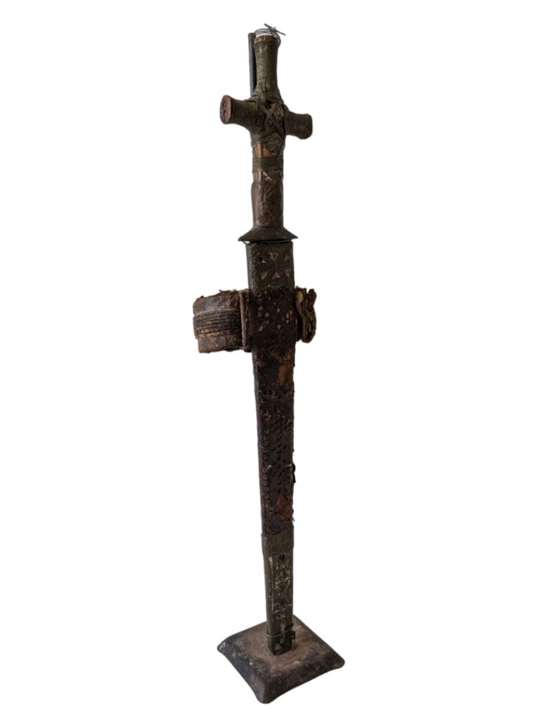 Lot de trois couteaux : un couteau du Zaïre et deux couteaux Touareg (Mauritani…