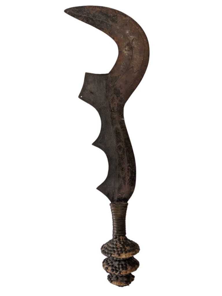 Lot de trois couteaux : un couteau du Zaïre, un couteau Fang (Gabon) et un cout…