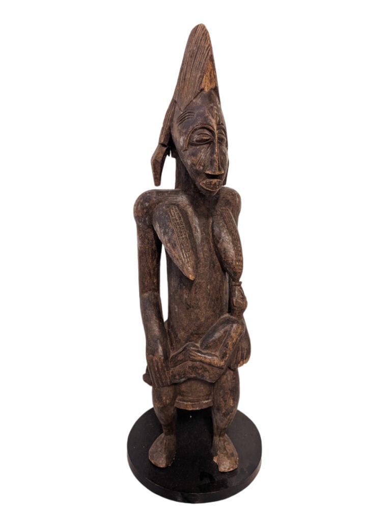 Lot de trois objets de style : un masque Dogon, une statuette Senoufo (Côte d'I…