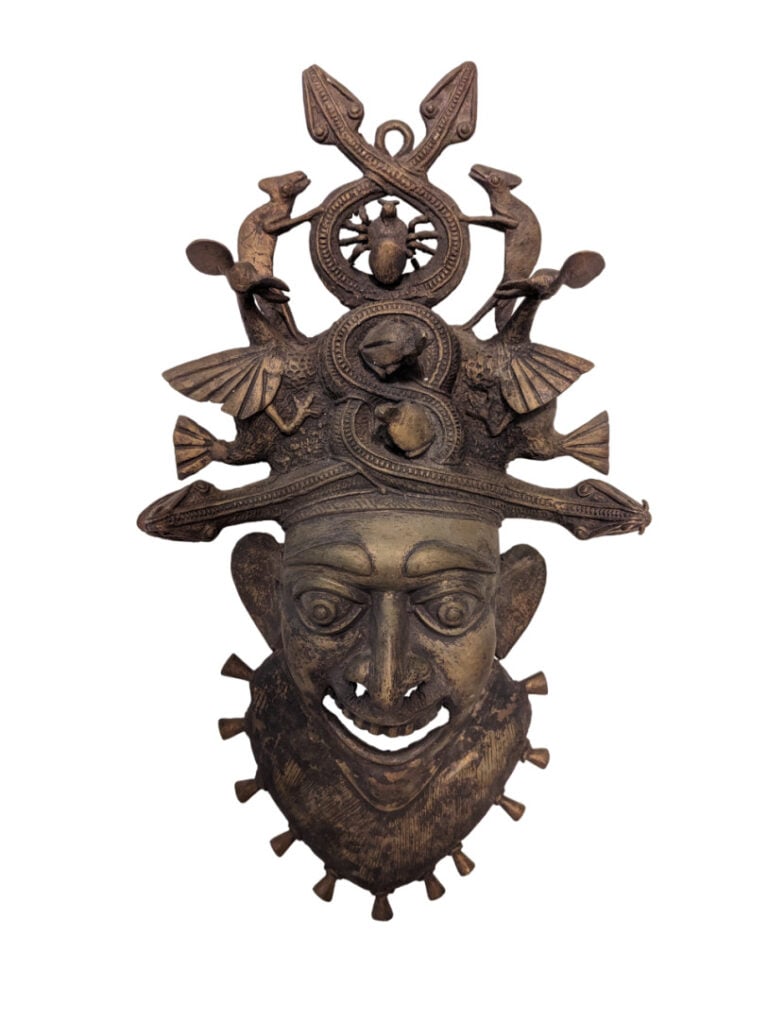 Lot de trois objets de style : un masque Dogon, une statuette Senoufo (Côte d'I…