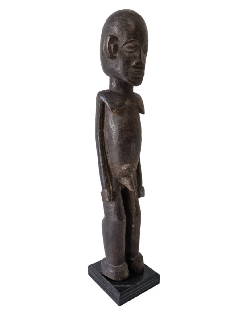 Lot de trois objets : deux fers oxydés Dogon (Mali) et une statuette Lobi (Burk…