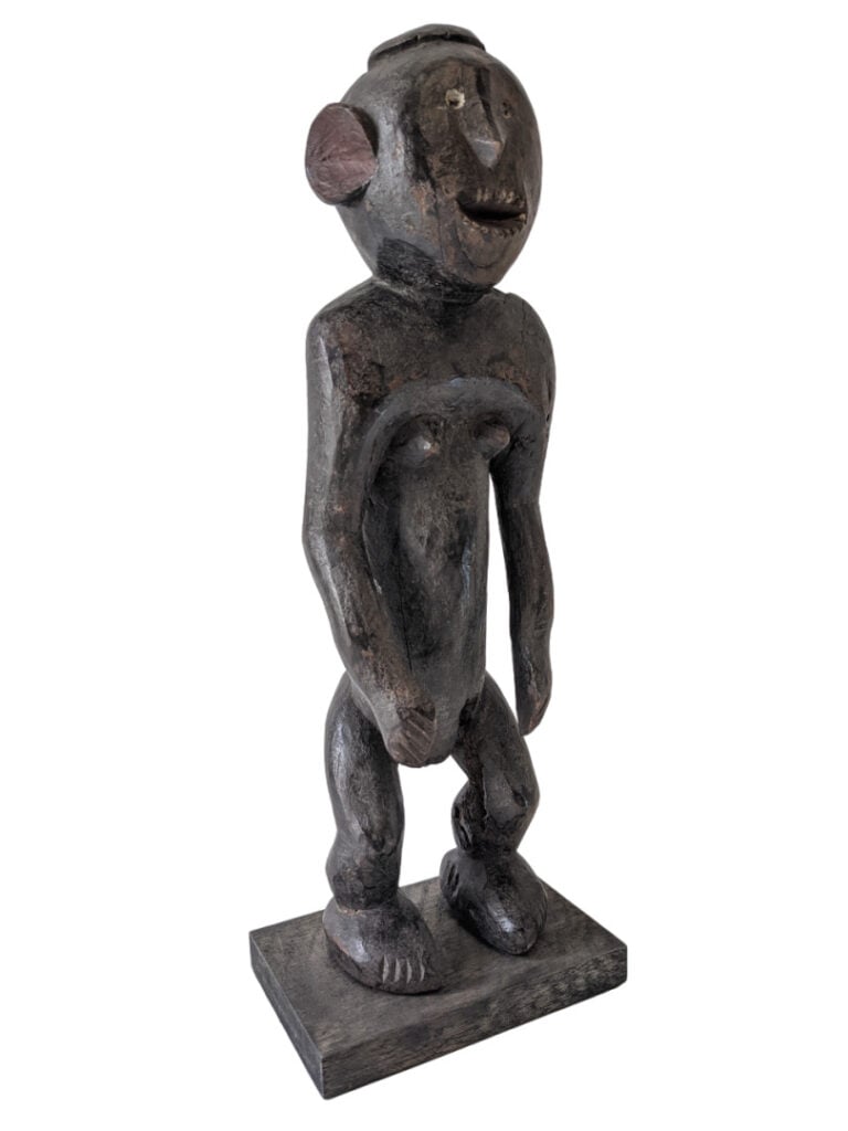 Lot de trois objets : une statuette Baoulé (Côte d'Ivoire), une statuette Ngbak…