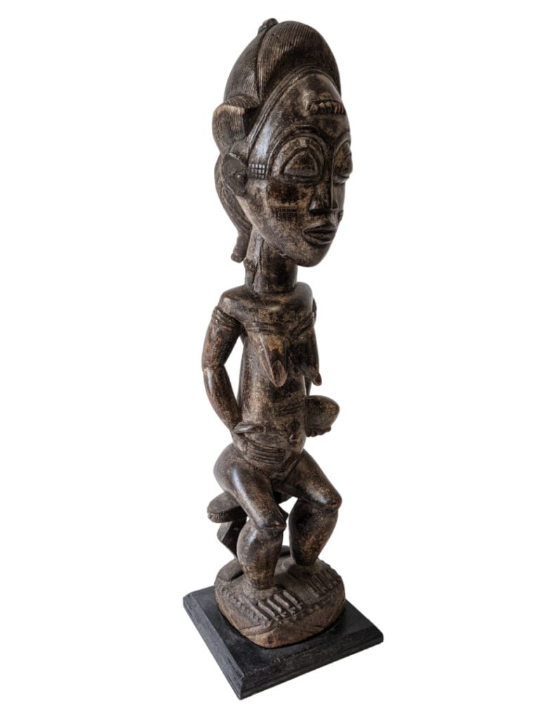Lot de trois objets : une statuette Baoulé (Côte d'Ivoire), une statuette Ngbak…