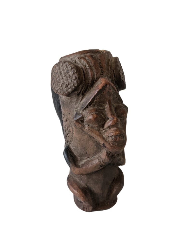 Lot de trois objets : une statuette Kongo (République démocratique du Congo), u…