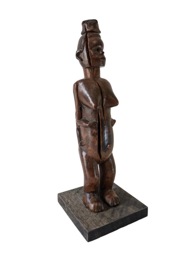 Lot de trois objets : une statuette Kongo (République démocratique du Congo), u…