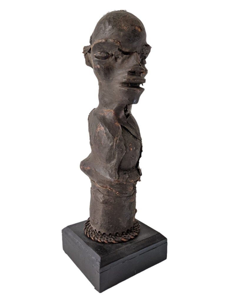 Lot de trois objets : une statuette Kongo (République démocratique du Congo), u…