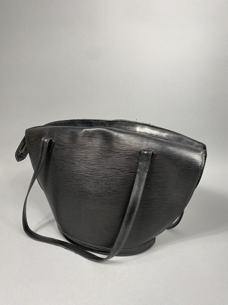 Louis VUITTON - Année 1993 - Sac « Saint Jacques » en cuir épi noir, double ans…