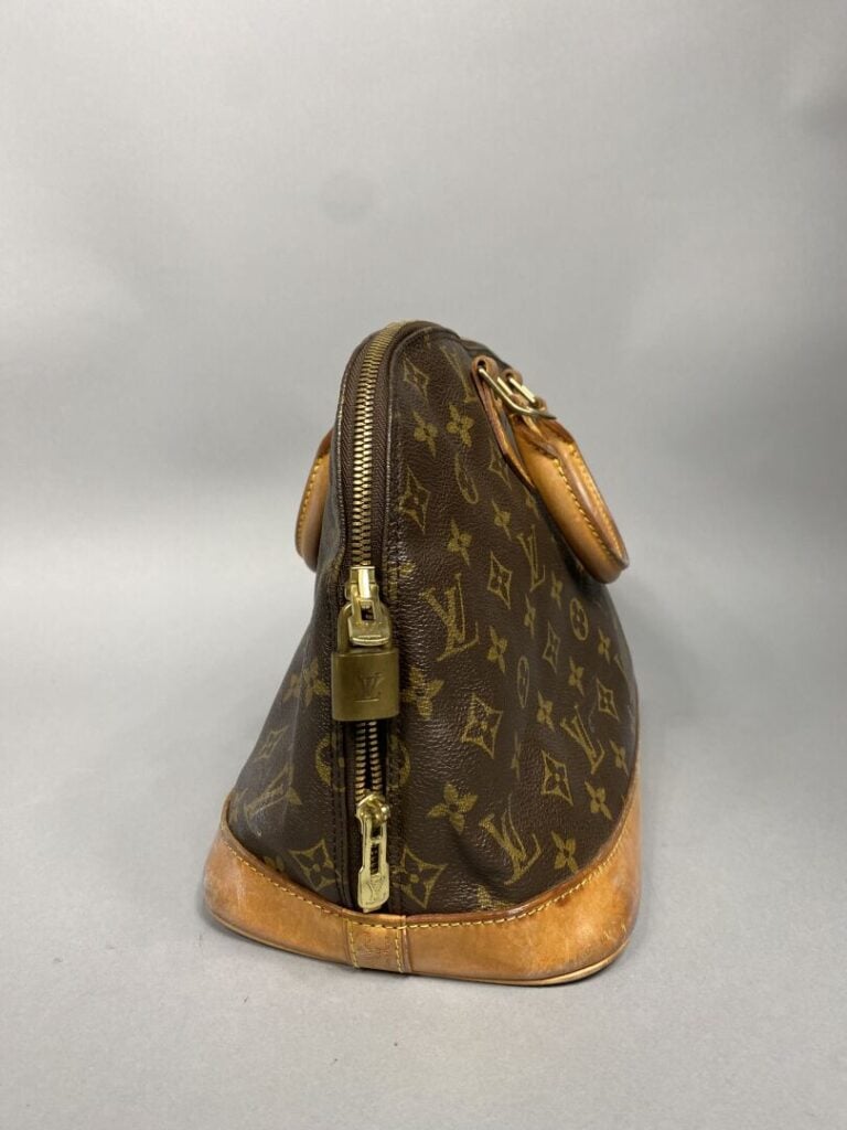 LOUIS VUITTON - Année 1994. - Sac « Alma » en toile monogram et cuir naturel, d…
