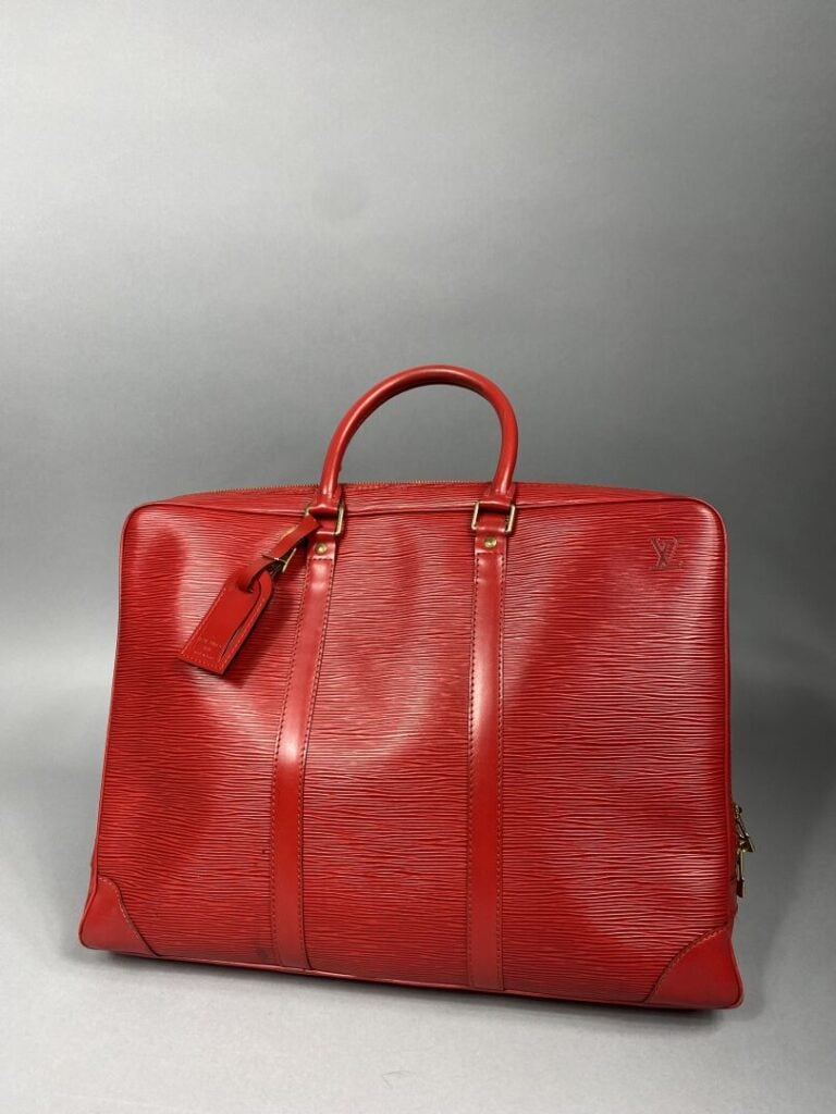 Louis VUITTON - Année 1997 - Porte-documents en cuir épi rouge, double poignée…