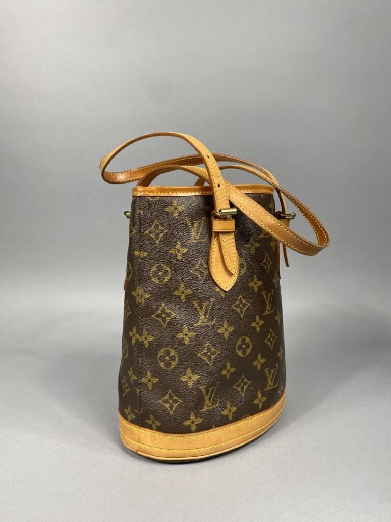 Louis VUITTON - Année 1998 - Sac « Bucket » en toile monogram et cuir naturel,…