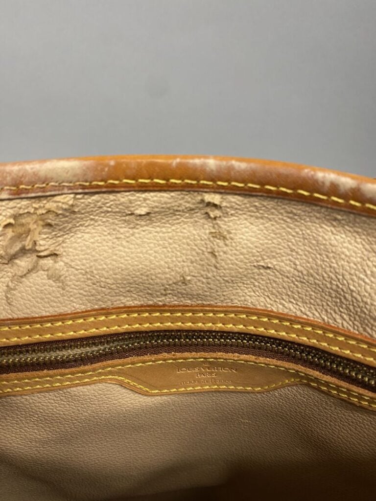 Louis VUITTON - Année 1998 - Sac « Bucket » en toile monogram et cuir naturel,…