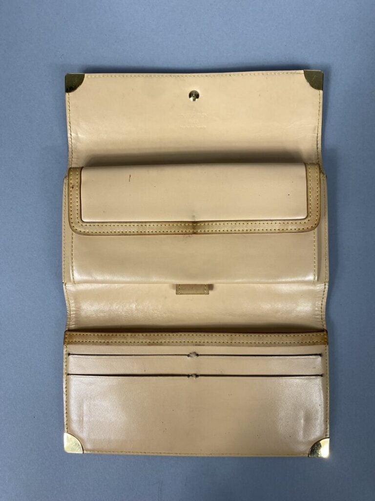 Louis VUITTON - Année 2003 - Portefeuille « Cherry blossom » en toile monogram…