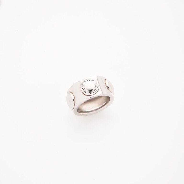 Louis VUITTON - Bague bandeau en or gris (750) à motif de boutons pression - Si…